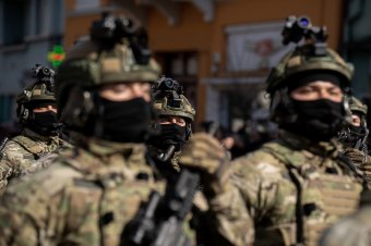 Lezárt határok, hadsereg és fegyverek – félretájékoztató TikTok-videókra figyelmeztetnek