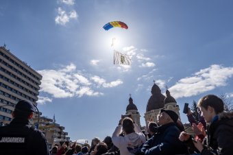 Többen szitkozódtak a forgalmi dugóban, mint ahányan tapsolták a miniszterelnököt