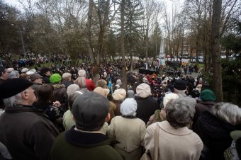 Megtöltötték a forradalom- és szabadságharcra emlékezők a marosvásárhelyi Postarétet