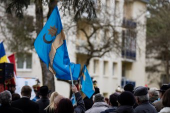 Levetették a székely zászlót két udvarhelyi iskoláról, a jogvédő szerint jogtalanul