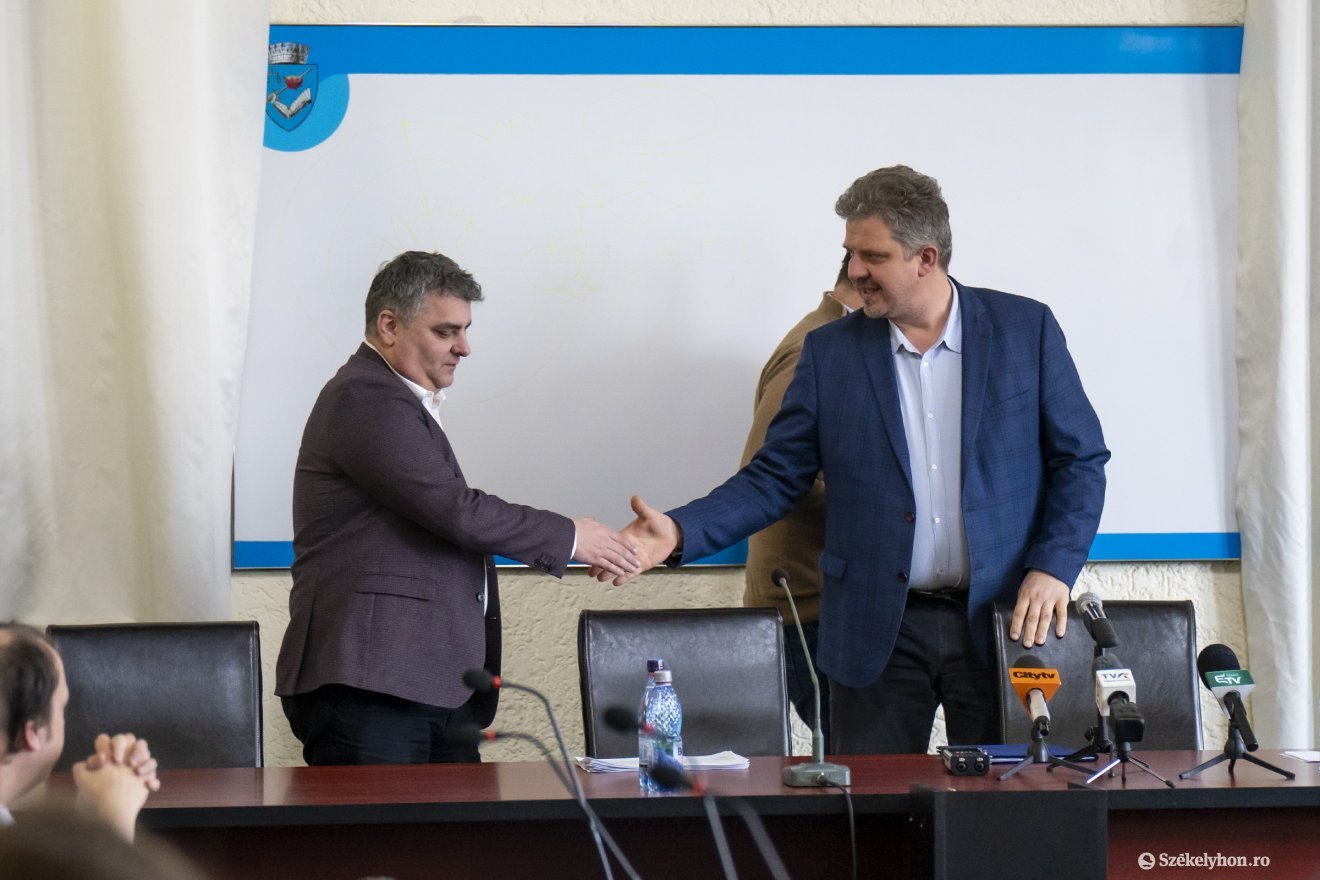 A gazdasági igazgató és a polgármester •  Fotó: Haáz Vince