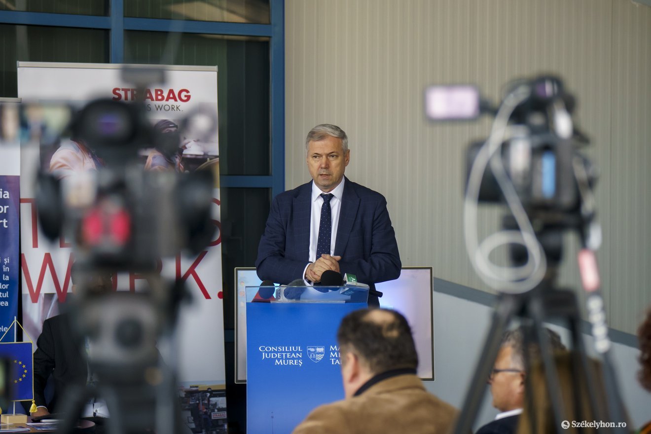 Péter Ferenc: a megyei tanács folyamatosan támogatja a repteret •  Fotó: Haáz Vince