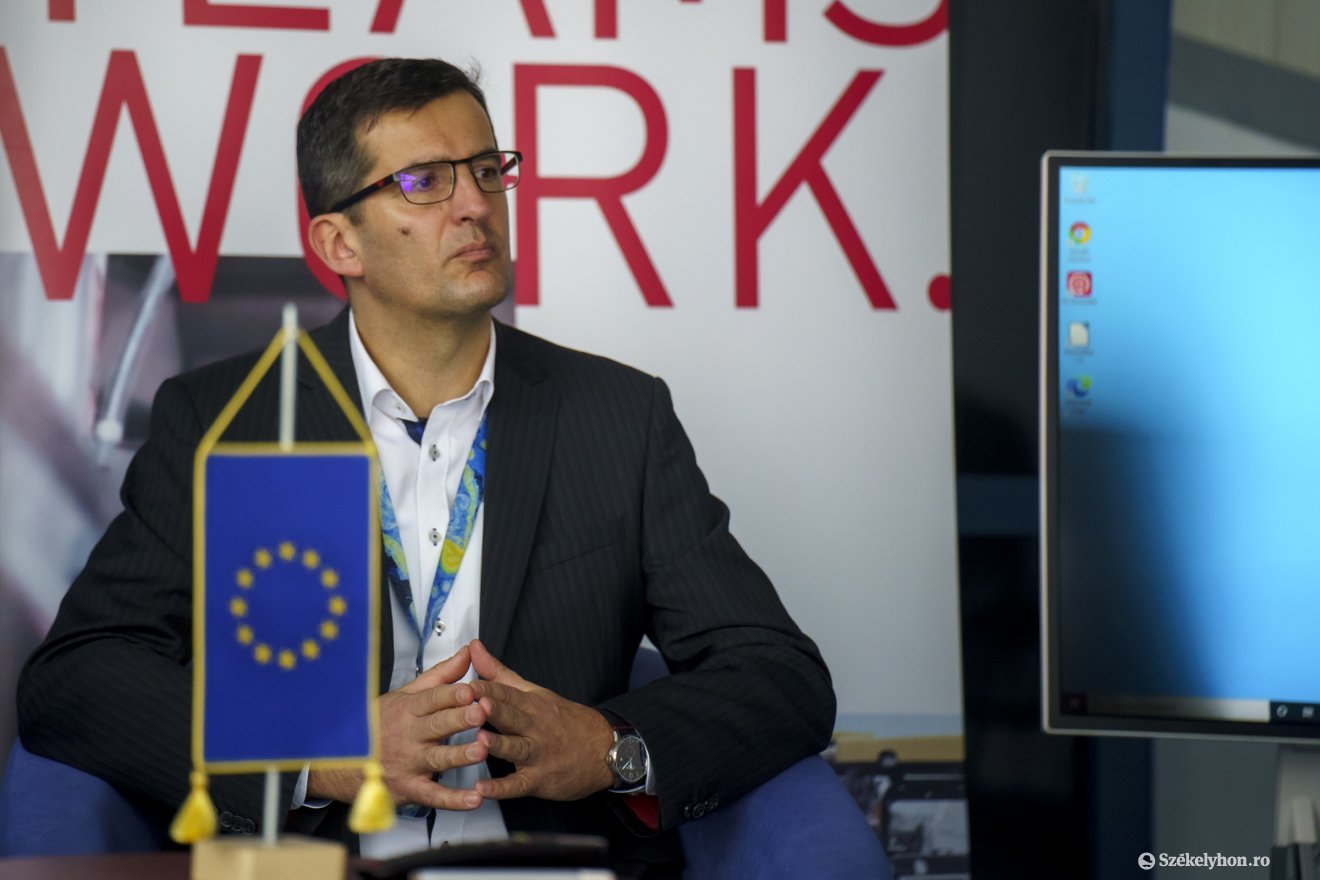 Peti András várja az utasokat •  Fotó: Haáz Vince