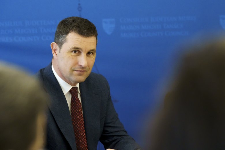 Tánczos Barna szerint politikai szempontból nehéz viselni ezt a terhet, de vinni kell