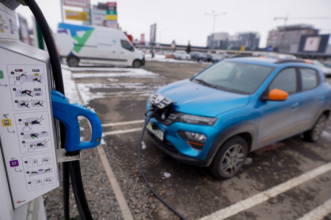 Egyre több elektromos autót láthatunk Székelyföldön is •  Fotó: Haáz Vince