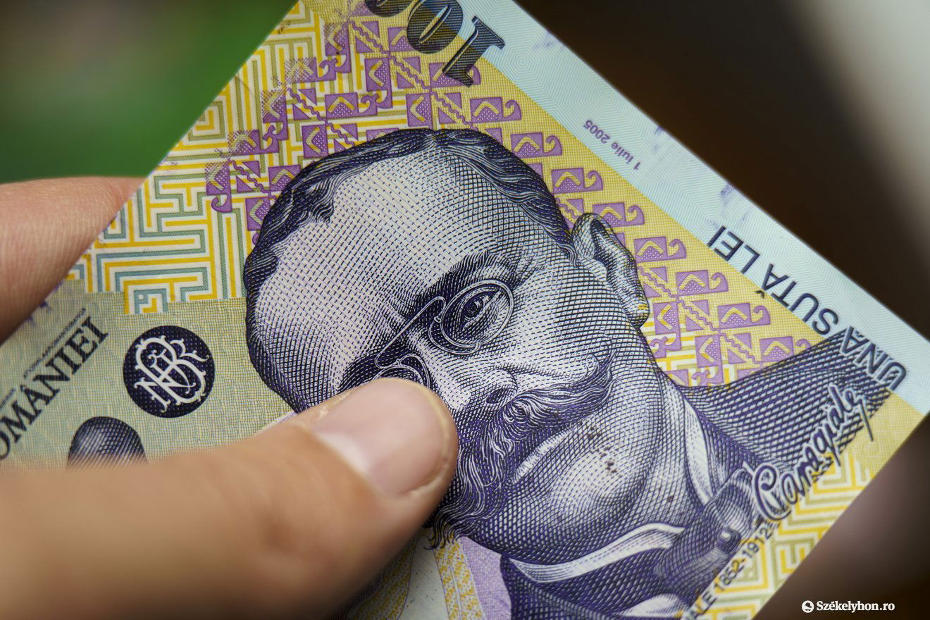 100 lejesből nyolc darab. Választások előtt beígért – de aztán lefújt – nyugdíjemelés híján, idén ennyi plusszal kell beérniük az időseknek •  Fotó: Haáz Vince