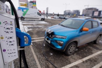 Lefékezett az új és elektromos autók értékesítése