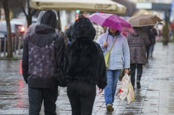 Szerdáig biztosan velünk marad a borús, esős idő