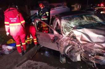 Frontálisan ütközött két autó, egy személy életét vesztette