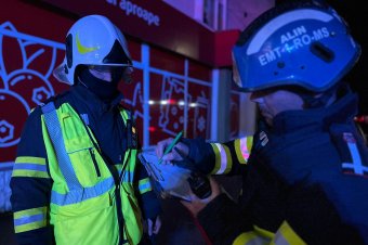 Tűz ütött ki egy tömbházban, tizenkét lakót kellett kimenekíteni