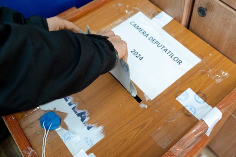 A védelmi miniszter már az előrehozott választásokról beszélt