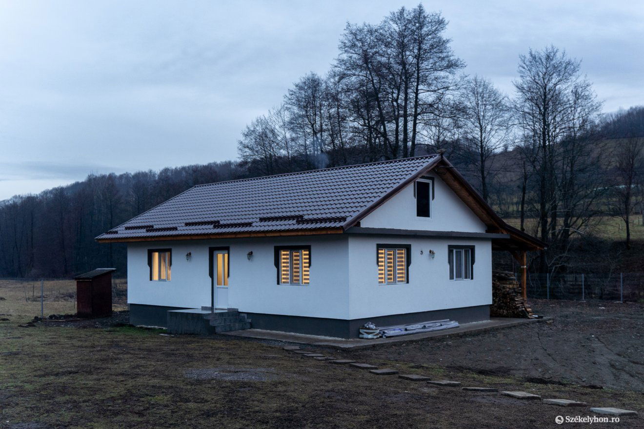 Szeretetből és jóindulatból épült ház Szakadátban •  Fotó: Haáz Vince