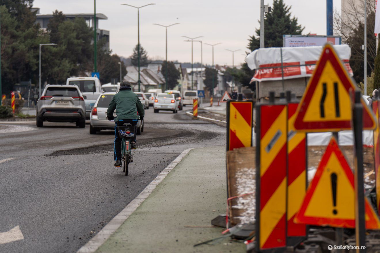 Hétfőn még volt elmaradás, kedden már mindent késznek nyilvánítottak •  Fotó: Haáz Vince
