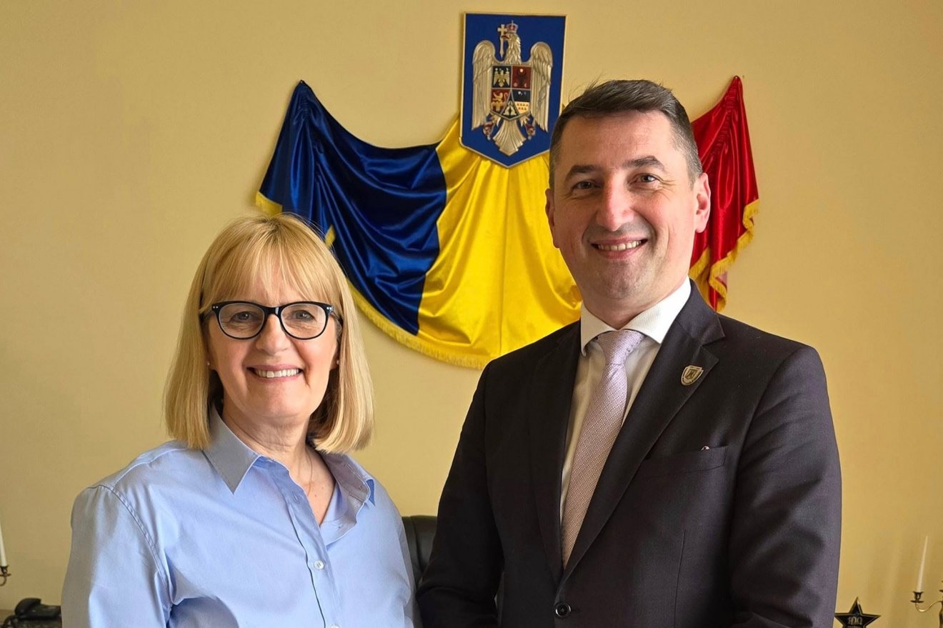 Kreuzer Erzsébet alpolgármester és Iulian Sîrbu polgármester •  Fotó: Iulian Sirbu közösségi oldala