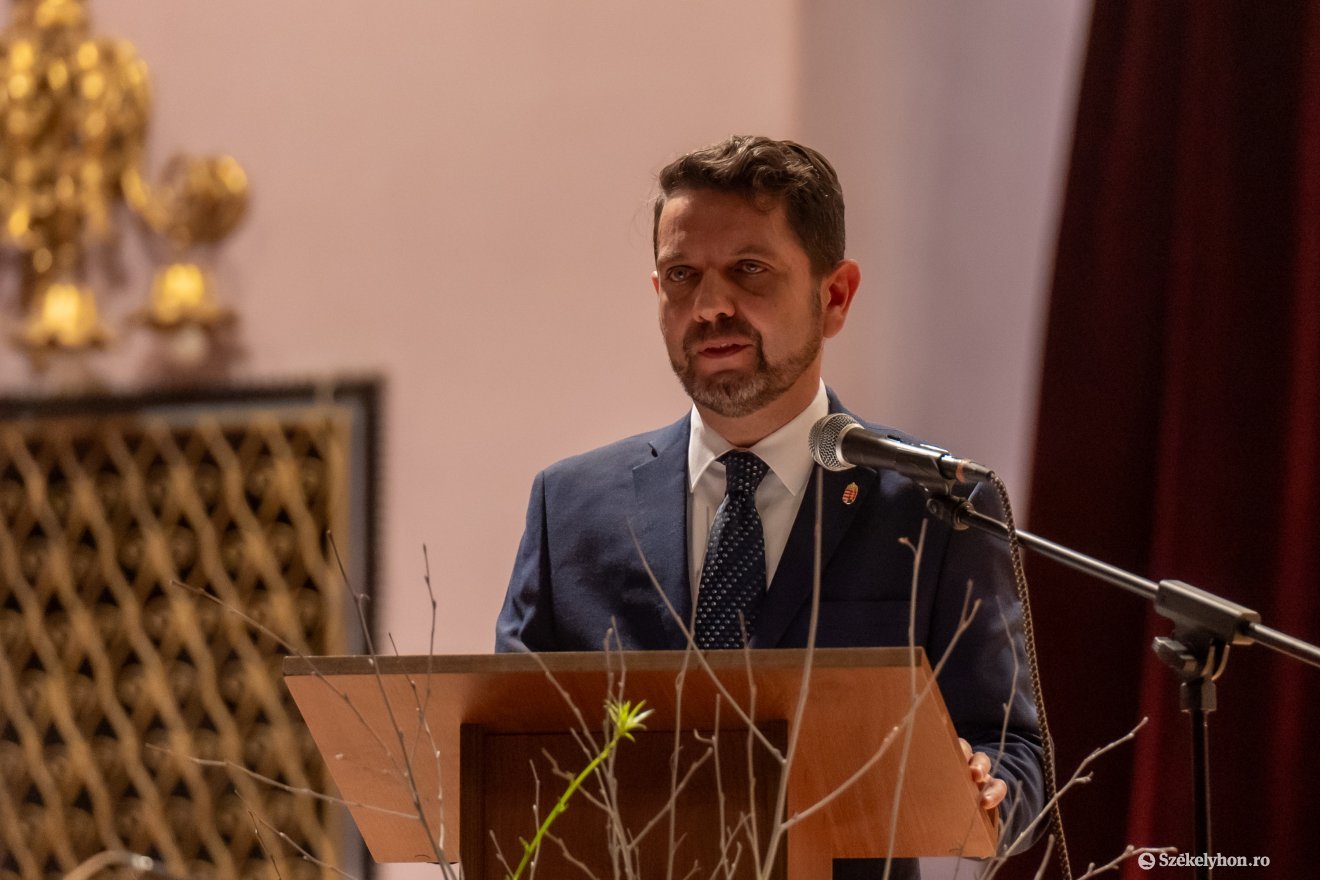Dolhai István főkonzul: a harminc év a múltunkkal együtt a jövőnket is meghatározza •  Fotó: Haáz Vince