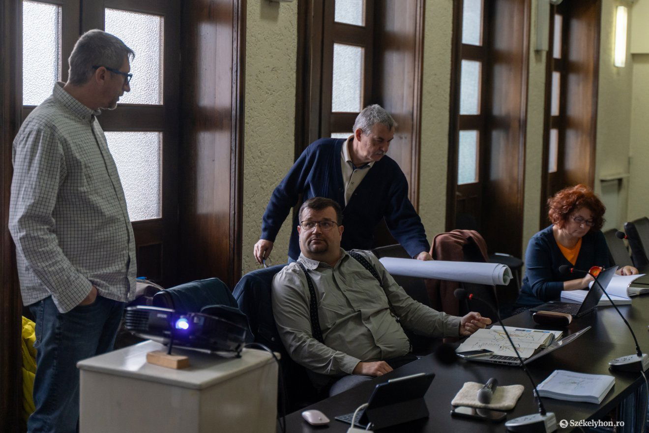 A tervezők mutatták be a mestertervet •  Fotó: Haáz Vince