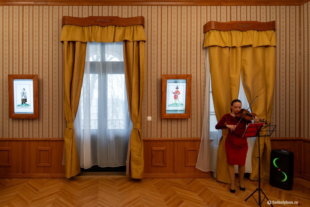 Hegedűjátékkal fogadták a vendégeket •  Fotó: Haáz Vince
