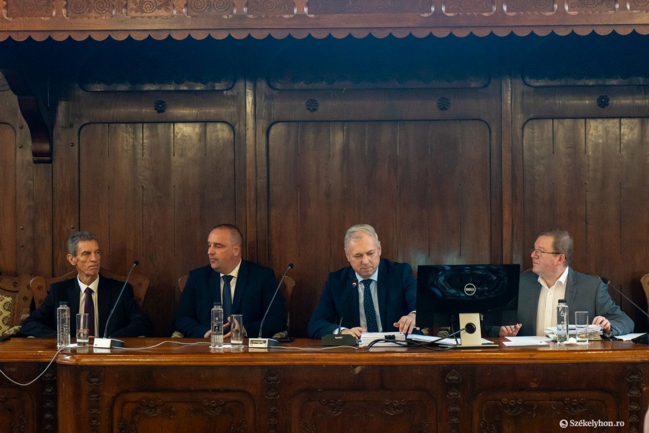 Teljes a megye vezetősége •  Fotó: Haáz Vince