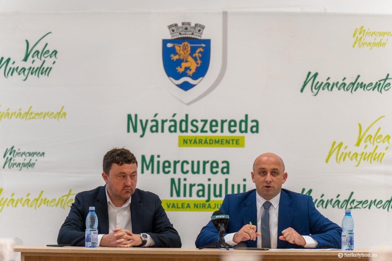 Novák Levente szenátor és Tóth Sándor polgármester •  Fotó: Haáz Vince