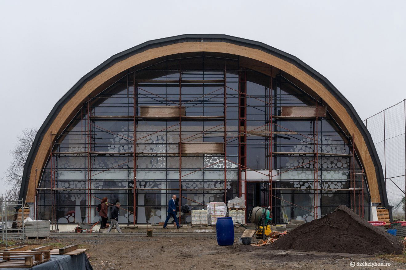 A fejlesztések között szerepel több uszoda