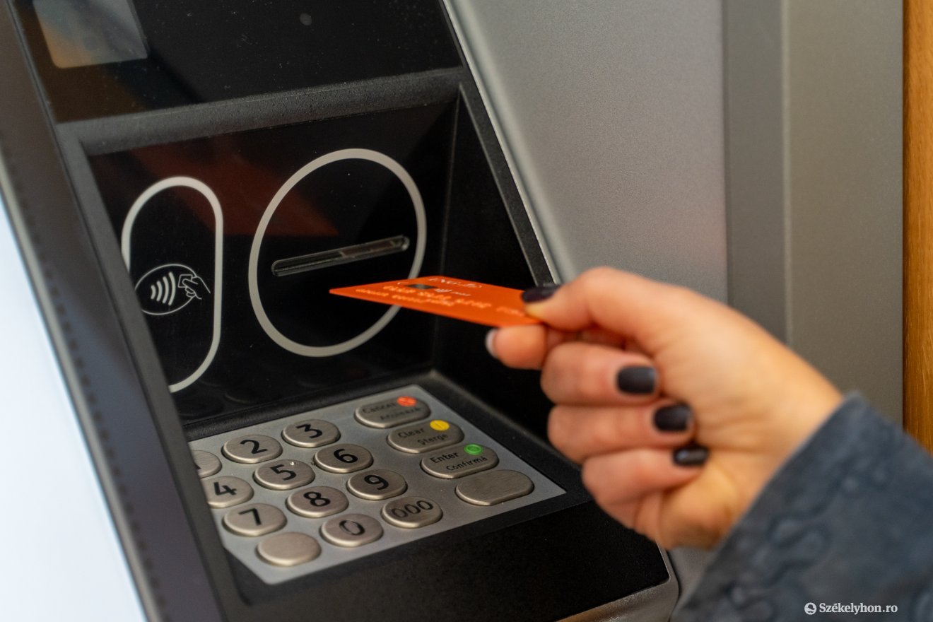 Minden hónapban 20-án utalják a diákok ösztöndíjait •  Fotó: Haáz Vince