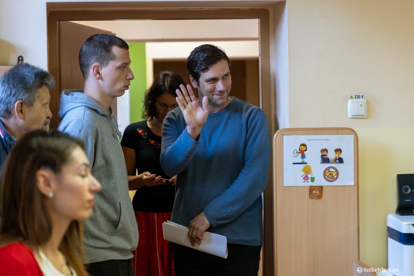 Benedek-Huszár Botond színművész, Benedek Elek oldalági leszármazottja idézte fel Elek apó alakját •  Fotó: Haáz Vince