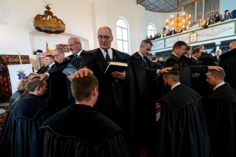 Mi a mai lelkészek feladata? Tizennégy unitárius fiatalt szenteltek fel Küküllődombón