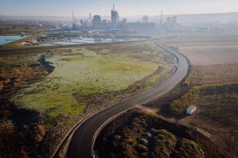 A forgalmi dugók elkerüléséért megnyitottak egy félig kész útszakaszt