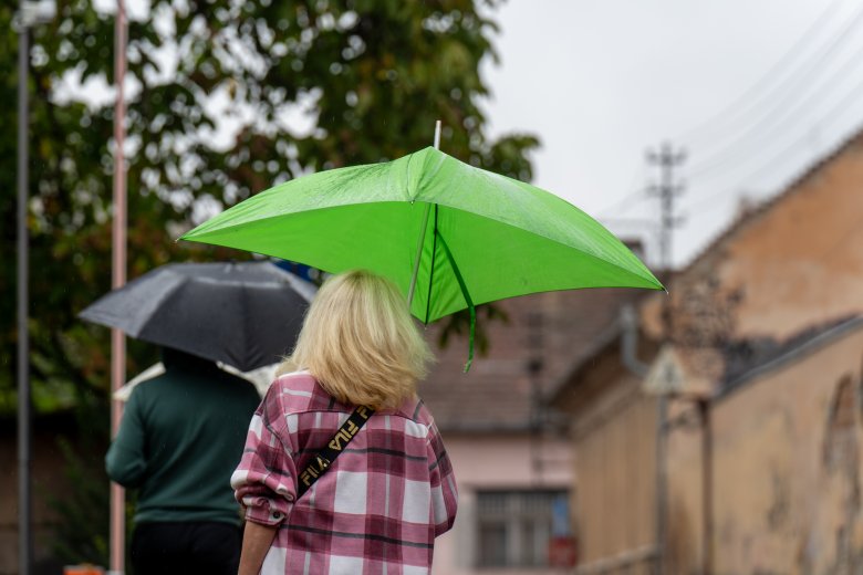 Legyen kéznél az esernyő, Erdélyben is szeles időjárásra, zivatarokra kell számítani