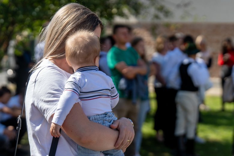 Amiből soha nem elég: továbbra is nevelőszülőket keres a gyermekvédelem