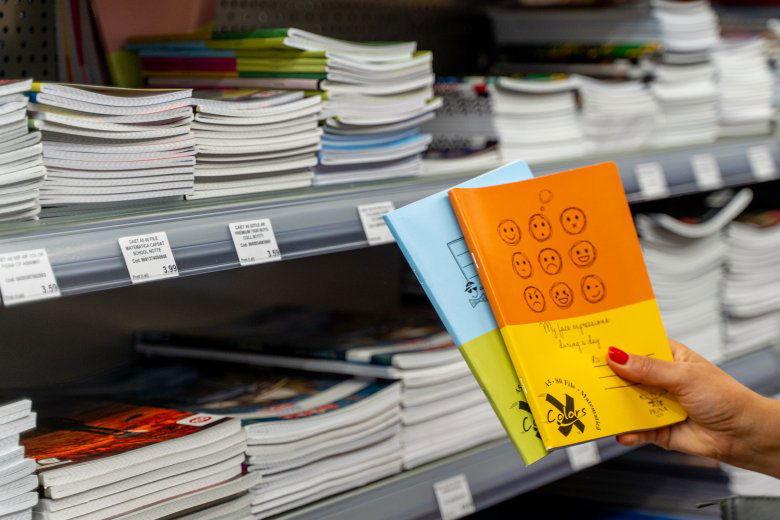 Nem minden oktatási kártyán van már pénz: több tízezer család vár még az 500 lejes tanszertámogatásra