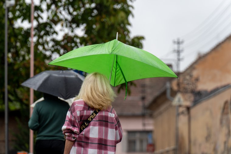 Csak június húzhat ki a csapadékból? Már ma jócskán lehűl, és napokig esni fog