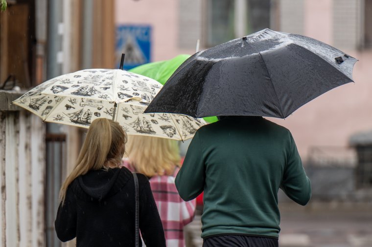Zivatarokra figyelmeztető narancssárga és sárga jelzésű riasztásokat adtak ki több megyére