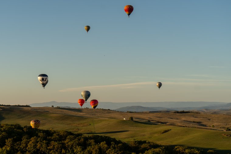 Hőlégballonok színezték be a székelyföldi eget
