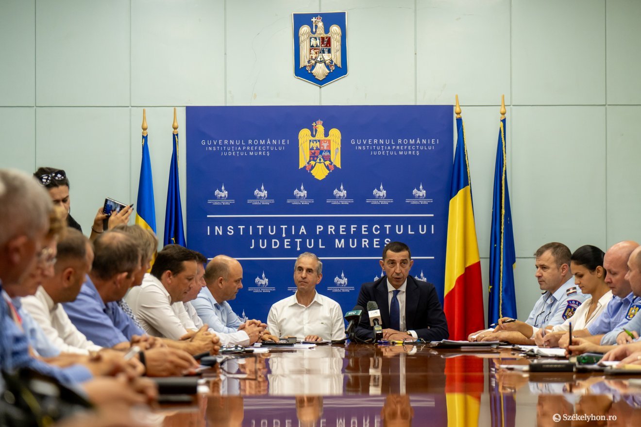 Iskolakezdő megbeszélésre hívta össze a prefektus a megye önkormányzatainak vezetőit és a hatóságok képviselőit •  Fotó: Haáz Vince