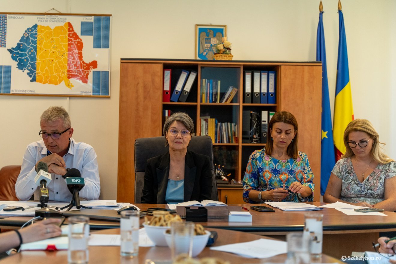 A Maros Megyei Nyugdíjpénztár vezetősége számolt be csütörtök délután a sajtónak •  Fotó: Haáz Vince