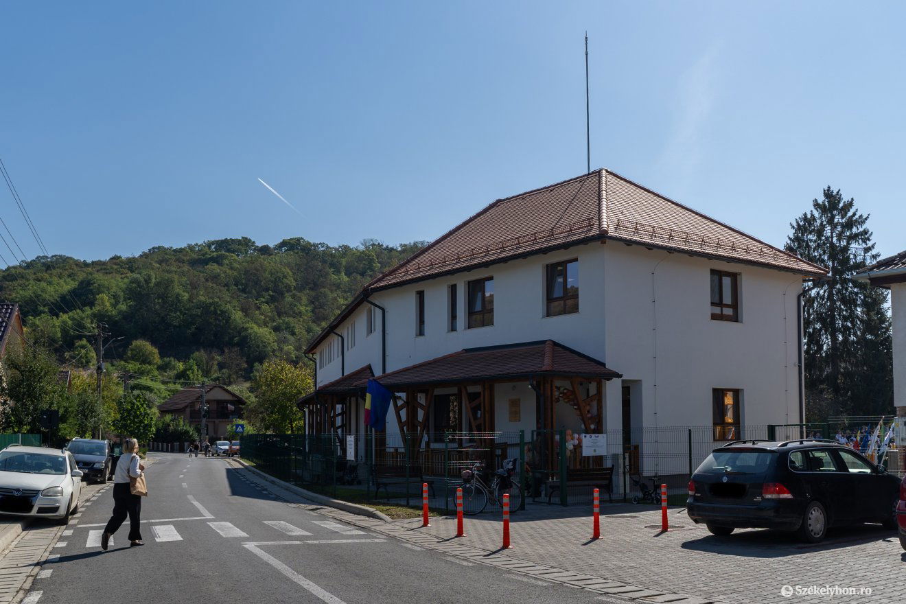 Az új bölcsődeépület az óvodával közös udvaron található •  Fotó: Haáz Vince