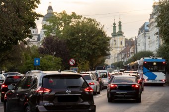 Lezárják a forgalmat Marosvásárhely főterén a karácsonyi vásár megnyitója miatt