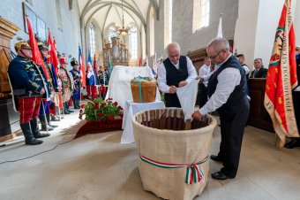 Összeöntötték a búzát a Magyarok Kenyeréhez Marosvásárhelyen