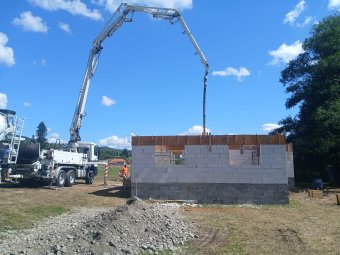 Van jövőkép: épül a házuk és készülnek az iskolakezdésre az árván maradt szovátai gyerekek