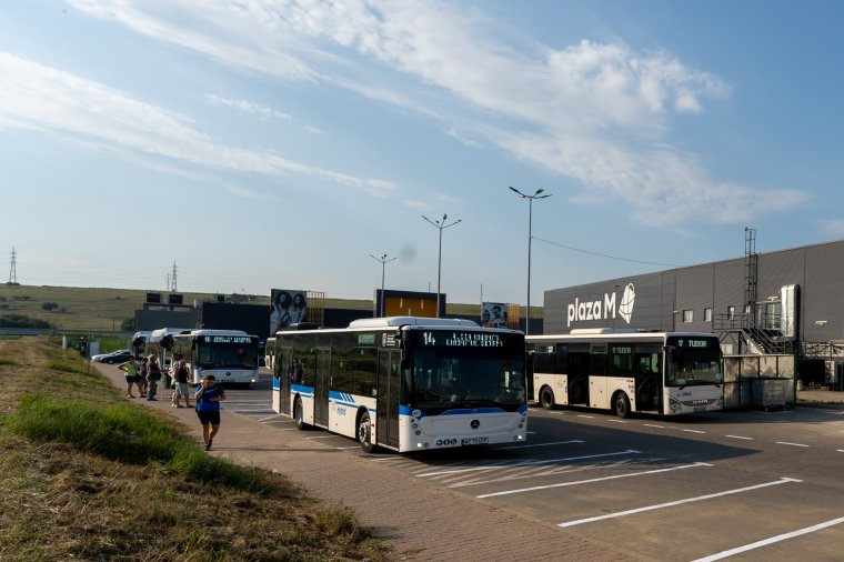 Átgondolatlan döntés: veszélyes helyen van a buszmegálló
