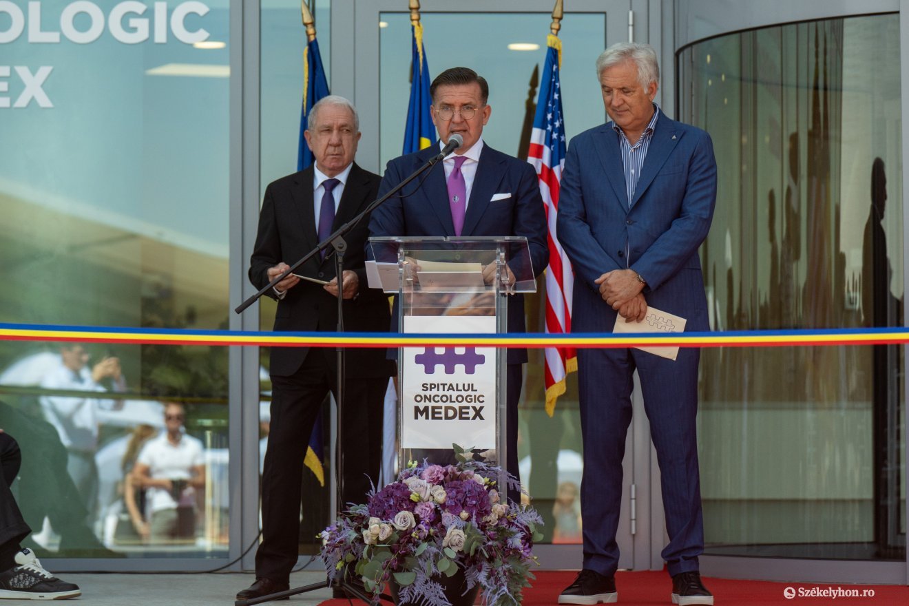Az onkológiai kórház megálmodói •  Fotó: Haáz Vince