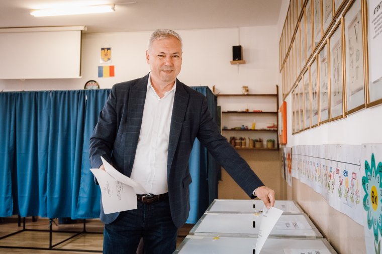 Péter Ferenc már kora reggel leadta voksát