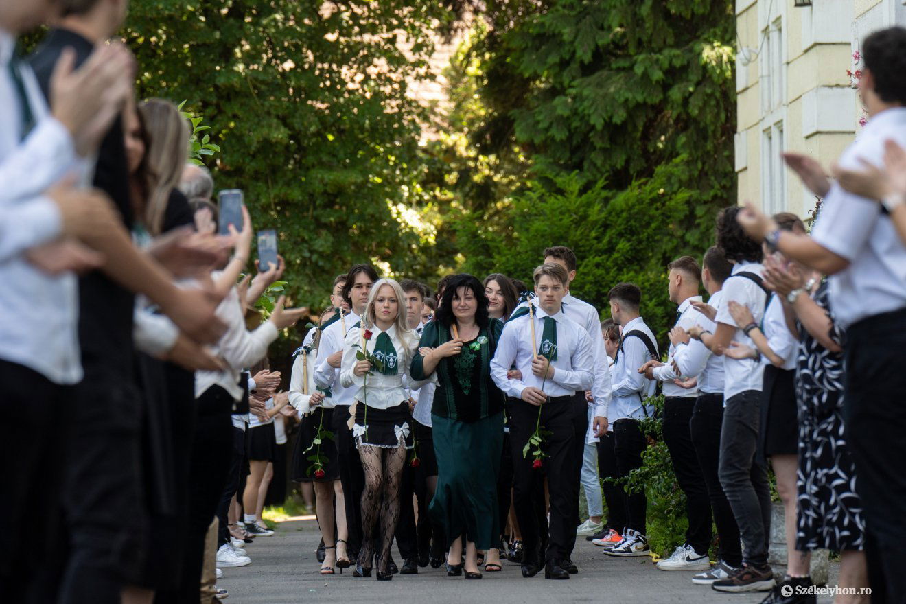 Három katolikus osztály végzett idén •  Fotó: Haáz Vince
