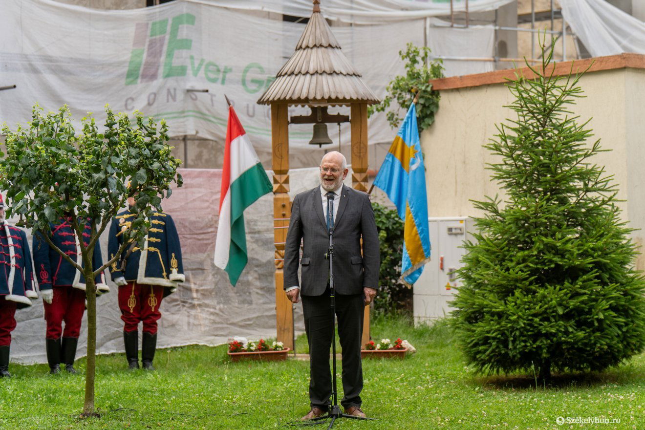 Zakariás Zoltán szerint az EMSZ jelöltjei végig megőrizték emberi méltóságukat a nehéz kampányban •  Fotó: Haáz Vince
