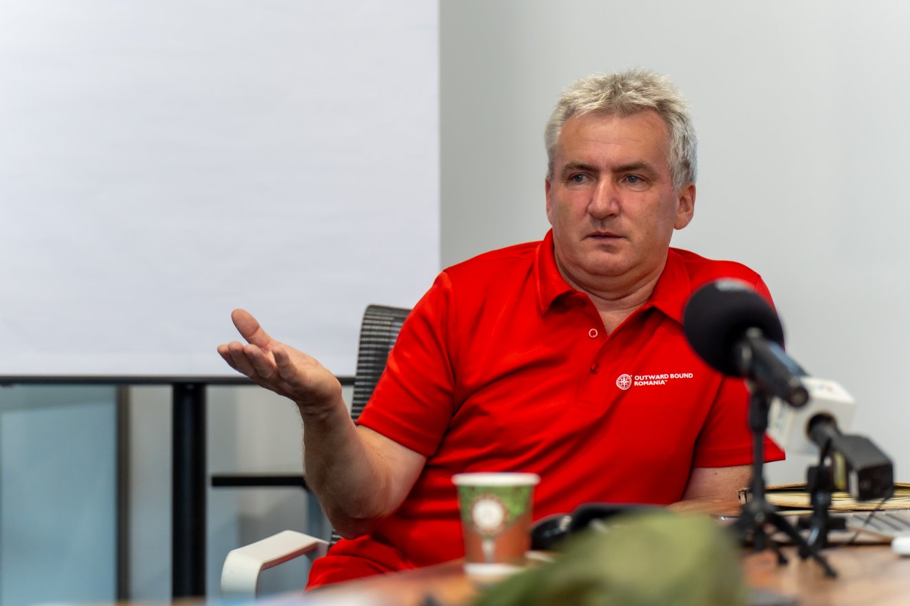 Horváth-Kovács Ádám, az Outward Bound Romania ügyvezető igazgatója: bármi is a program témája, az egyén saját kulcskompetenciái is fejlődnek •  Fotó: Haáz Vince