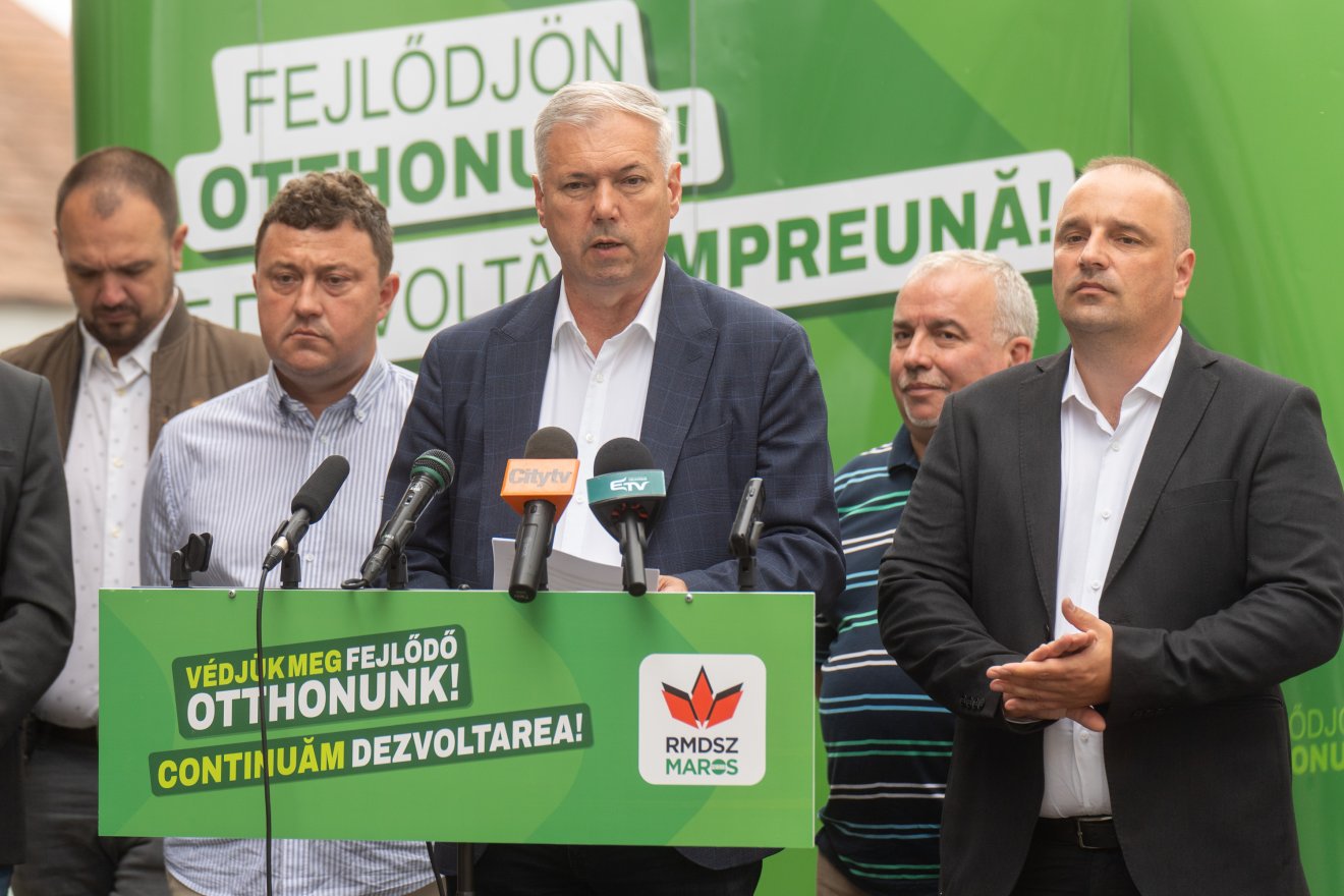 Péter Ferenc noha újrázott, nem lesz könnyű kisebbségben vezetni a Maros megyei tanácsot •  Fotó: Haáz Vince