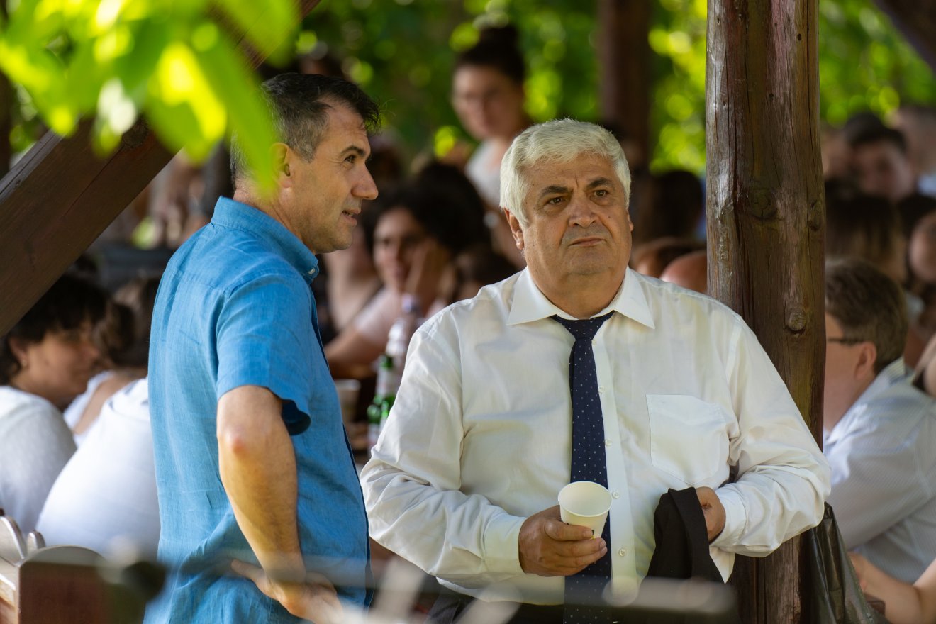 Nagy László unitárius lelkész is áldását adta a kopjafákra •  Fotó: Haáz Vince