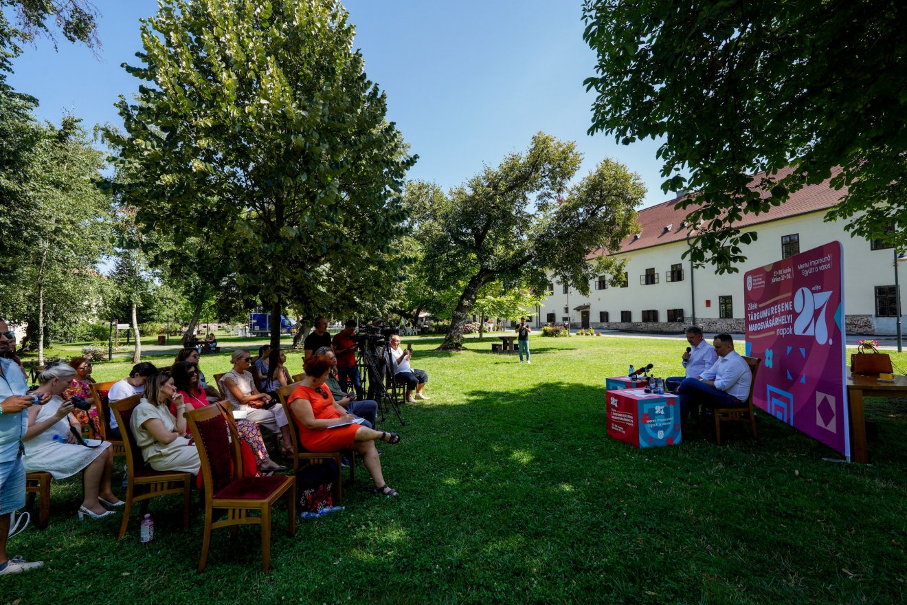 A vár ideális hely a találkozásra, beszélgetésre, focimeccs nézésre •  Fotó: Haáz Vince