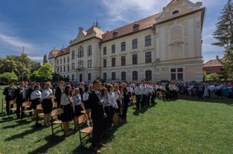A törvényszék indoklása szerint az „elméleti” és a „római katolikus” szavak összeférhetetlenek